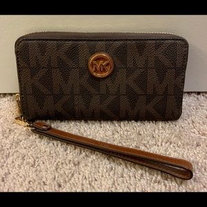 Michael Kors wallet/wristlet